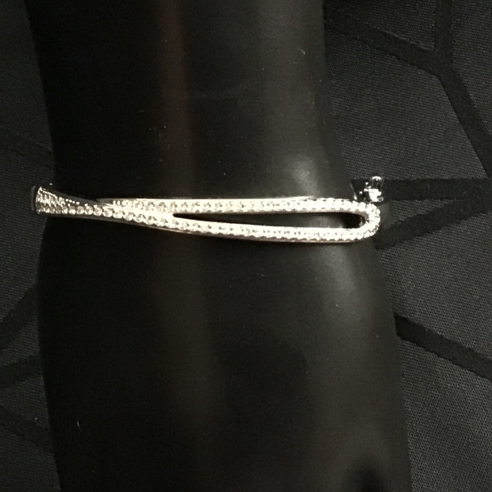 NWT Swarovski Hermine Bracelet Crystal and rhinestone bangle with clasp & lock